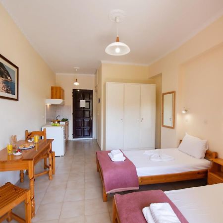 Amarandos Studios With Swimming Pool By Imagine Lefkada Tsoukaladhes Bagian luar foto