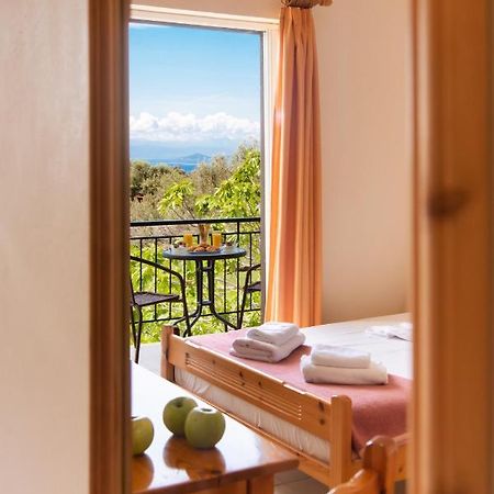 Amarandos Studios With Swimming Pool By Imagine Lefkada Tsoukaladhes Bagian luar foto
