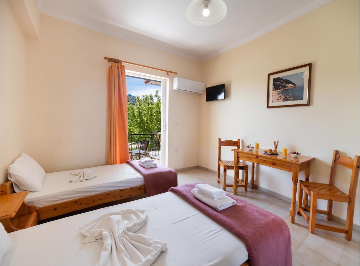 Amarandos Studios With Swimming Pool By Imagine Lefkada Tsoukaladhes Bagian luar foto