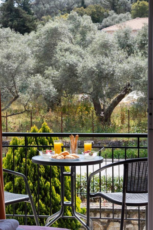 Amarandos Studios With Swimming Pool By Imagine Lefkada Tsoukaladhes Bagian luar foto
