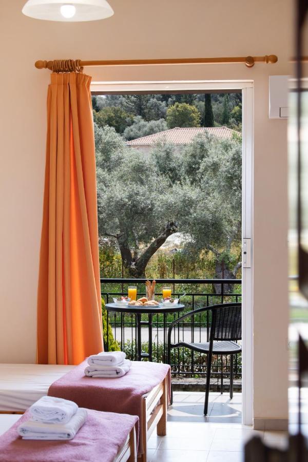 Amarandos Studios With Swimming Pool By Imagine Lefkada Tsoukaladhes Bagian luar foto