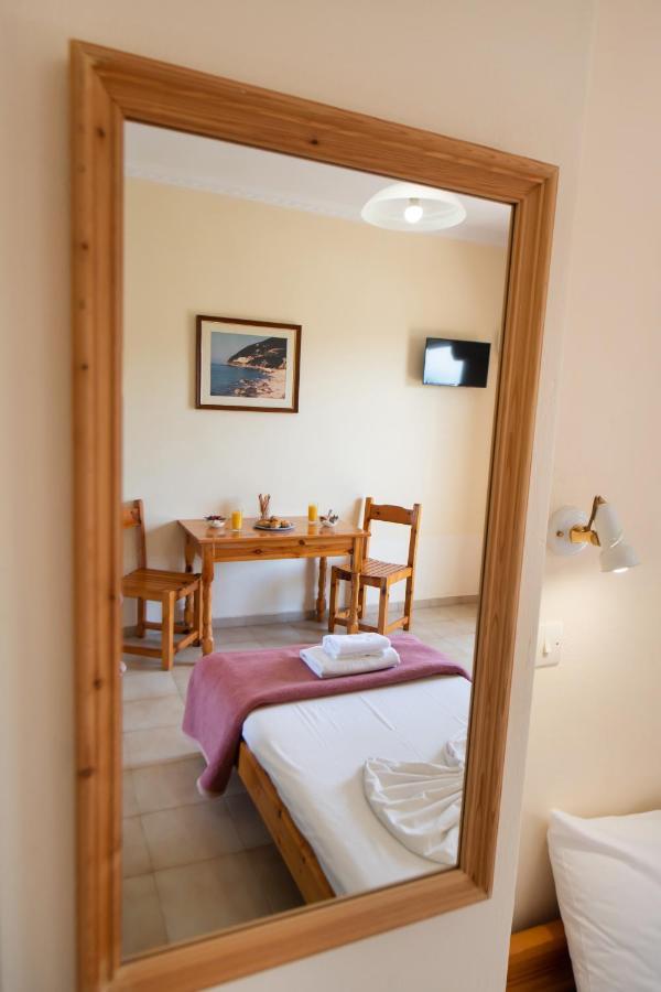 Amarandos Studios With Swimming Pool By Imagine Lefkada Tsoukaladhes Bagian luar foto