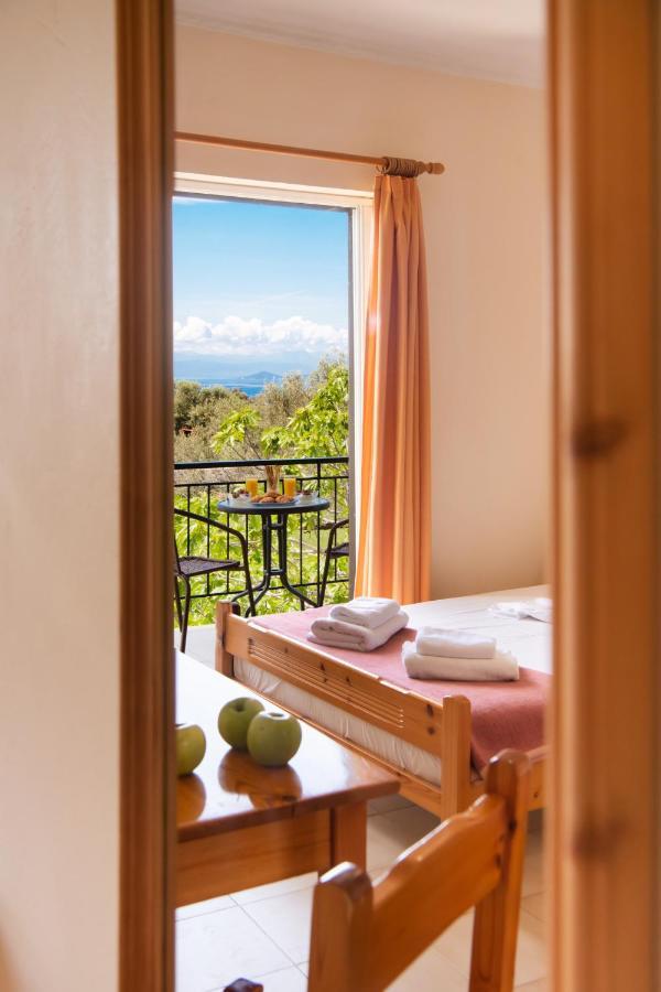 Amarandos Studios With Swimming Pool By Imagine Lefkada Tsoukaladhes Bagian luar foto