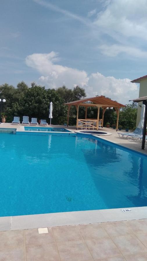Amarandos Studios With Swimming Pool By Imagine Lefkada Tsoukaladhes Bagian luar foto