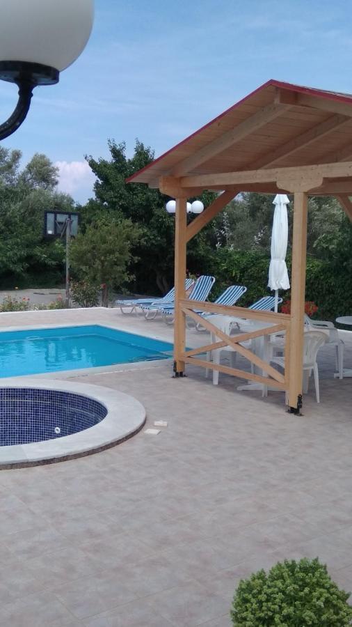 Amarandos Studios With Swimming Pool By Imagine Lefkada Tsoukaladhes Bagian luar foto